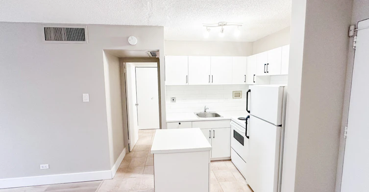 10020 103 Avenue NW, Edmonton, AB, T5J 0G8 - 26