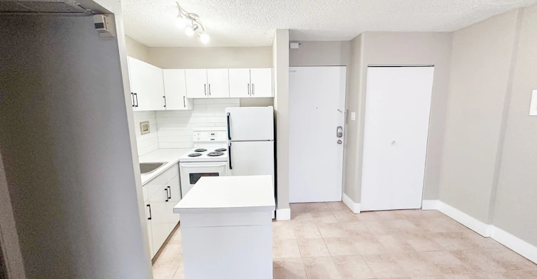 10020 103 Avenue NW, Edmonton, AB, T5J 0G8 - 25