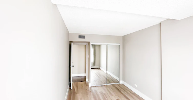 10020 103 Avenue NW, Edmonton, AB, T5J 0G8 - 17