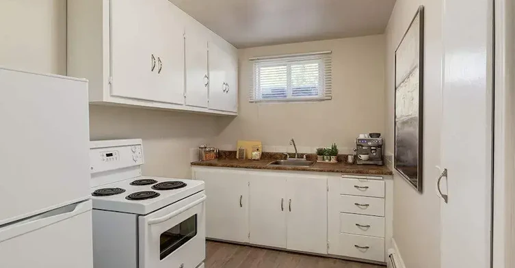 5-10828 97 Street NW, Edmonton, AB, T5H 2M3 - 3