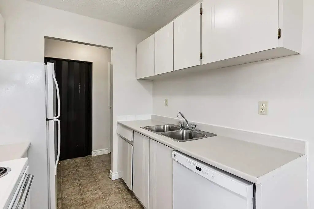 35-1415 20 Street N, Lethbridge, AB, T1H 3P3 - 6