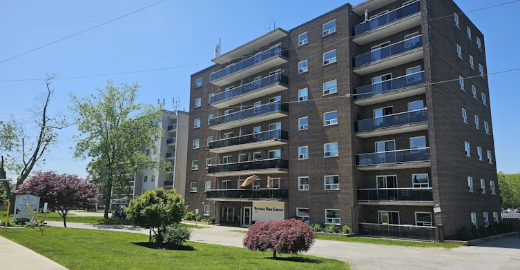 6563 Drummond Road, Niagara Falls, ON, L2G 4N4 - 2