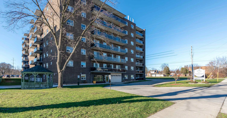 6563 Drummond Road, Niagara Falls, ON, L2G 4N4