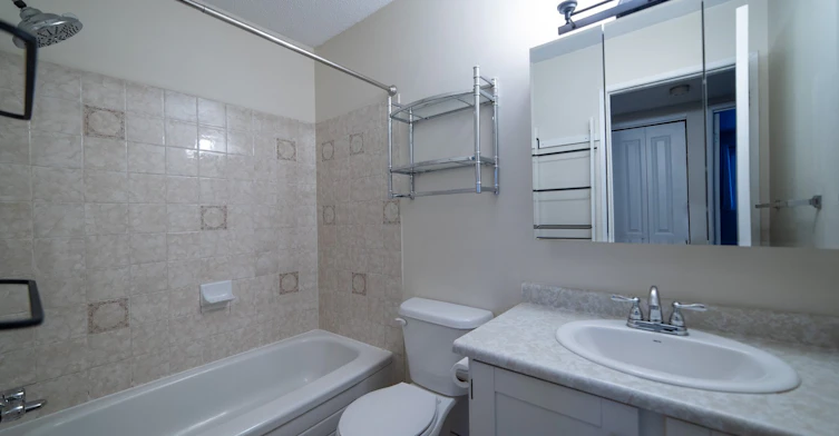 8712 76 Avenue, Edmonton, AB, T6C 0J5 - 11