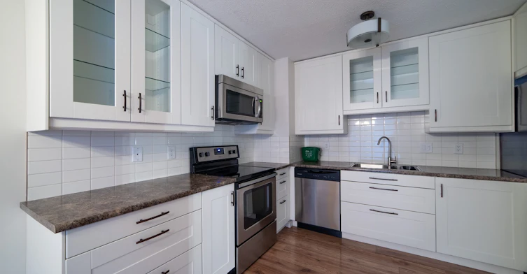8712 76 Avenue, Edmonton, AB, T6C 0J5 - 6