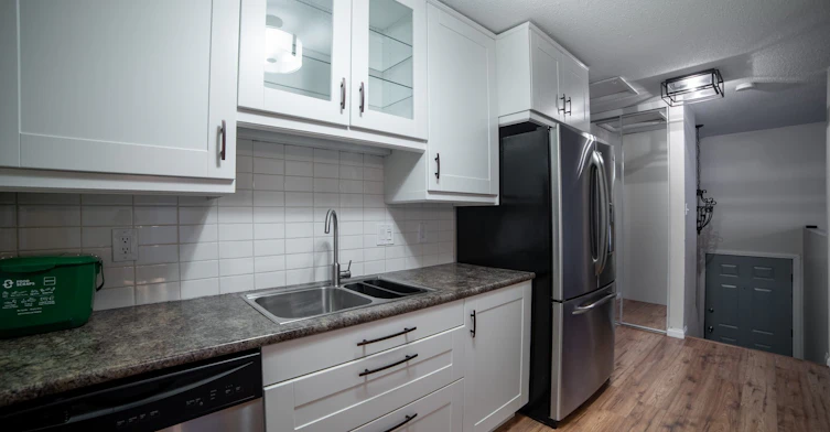 8712 76 Avenue, Edmonton, AB, T6C 0J5 - 5