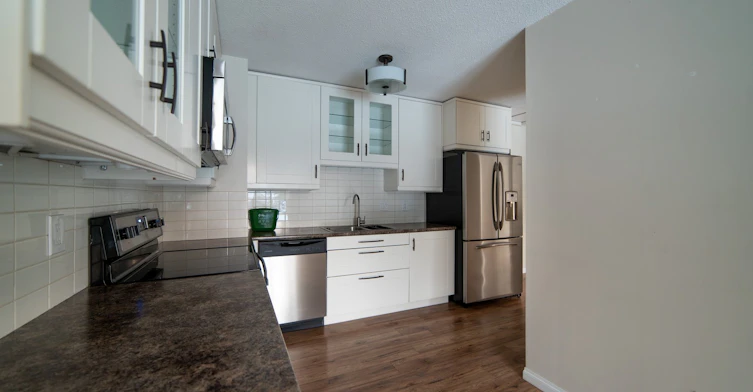 8712 76 Avenue, Edmonton, AB, T6C 0J5 - 7