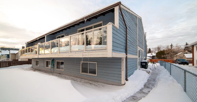 8712 76 Avenue, Edmonton, AB, T6C 0J5