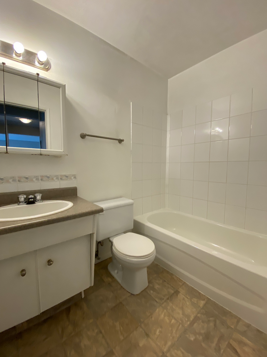 15-10227 119th Street NW, Edmonton, AB, T5K 1Z3 - 2