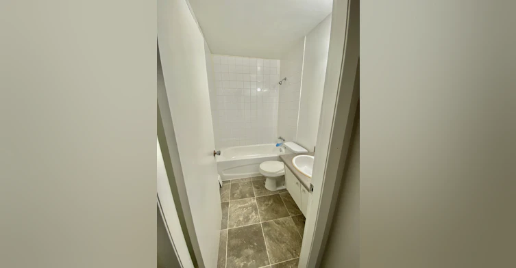 1-10340 122nd Street NW, Edmonton, AB, T5N 1M2 - 9