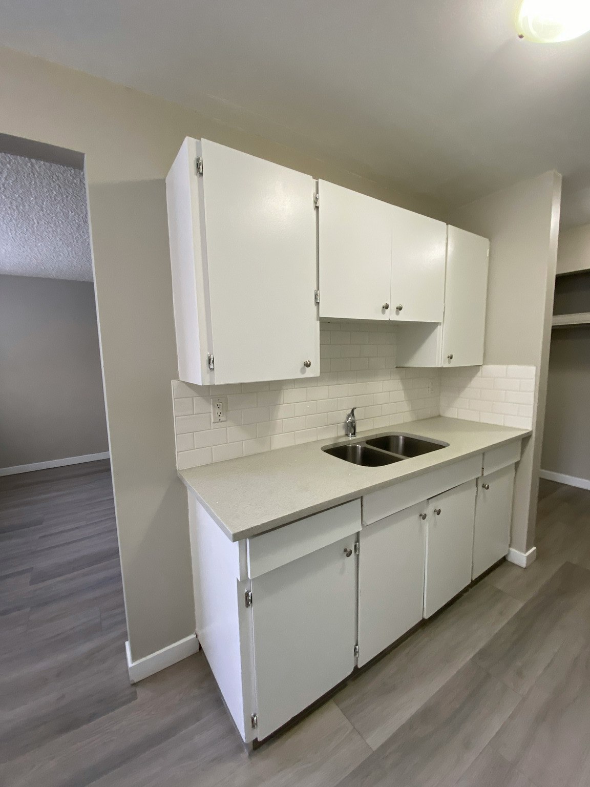 7-10335 123rd Street NW, Edmonton, AB, T5N 1N5 - 2