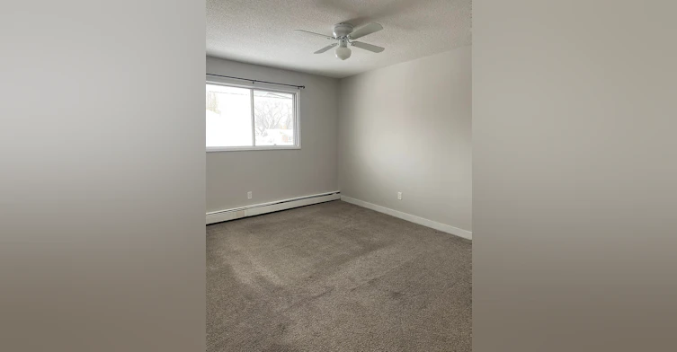 38-10987 127th Street NW, Edmonton, AB, T5M 0T1 - 4