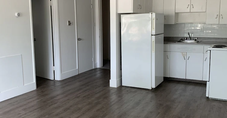 8-10971 127th Street NW, Edmonton, AB, T5M 0T1 - 2
