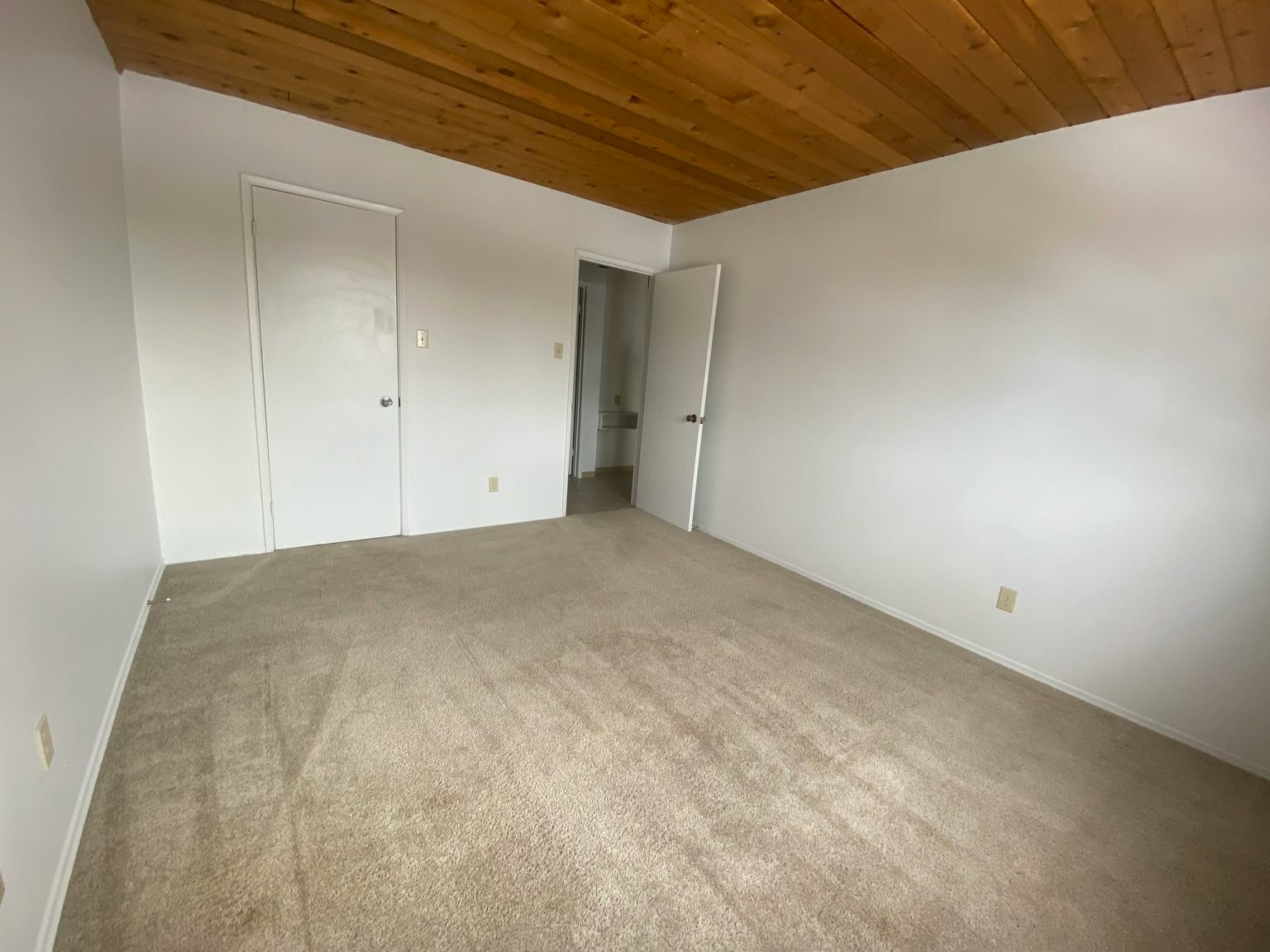 A42-4007 108th Street NW, Edmonton, AB, T6J 2L5 - 4