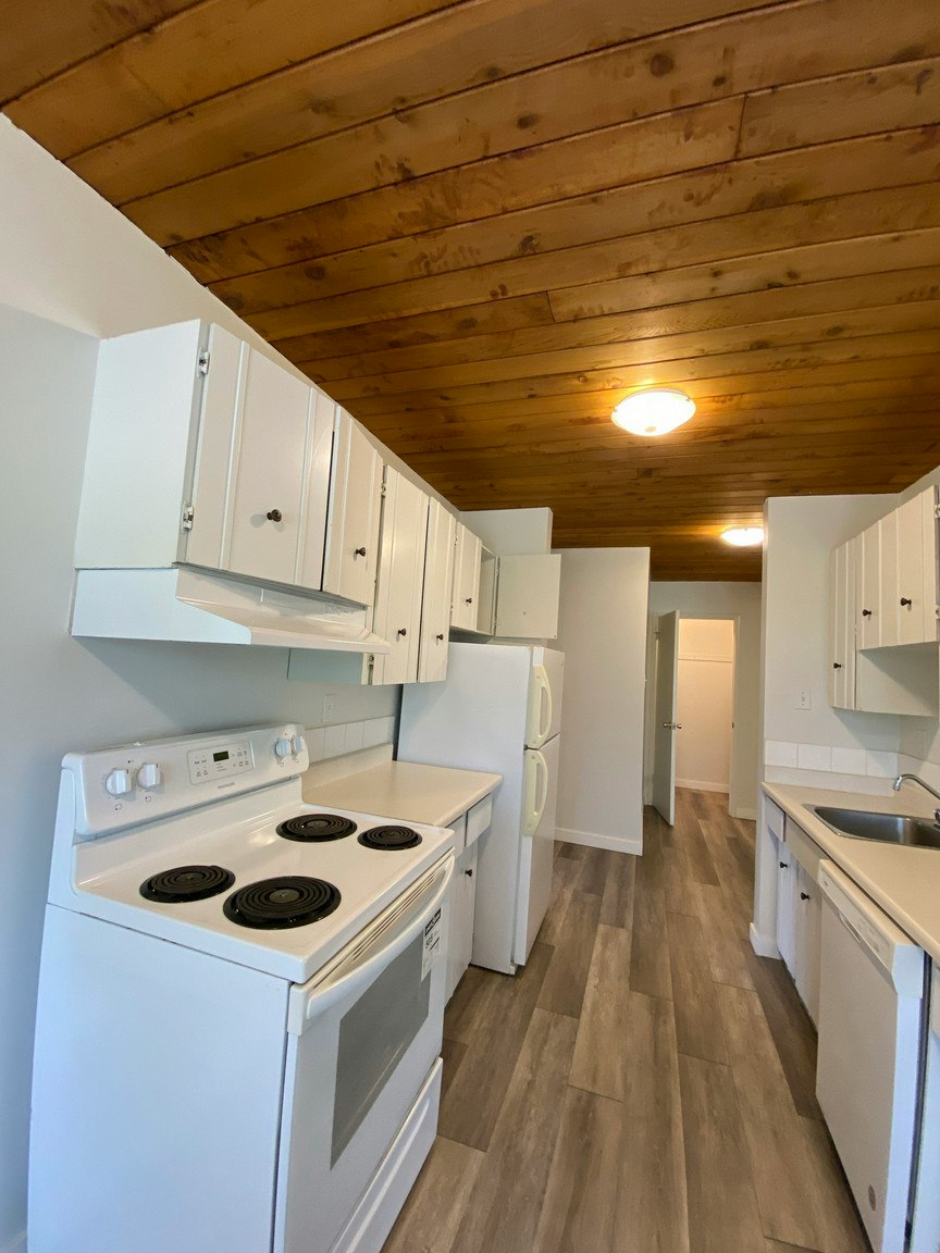 A42-4007 108th Street NW, Edmonton, AB, T6J 2L5