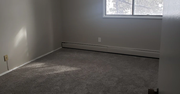 A42-4007 108th Street NW, Edmonton, AB, T6J 2L5 - 2