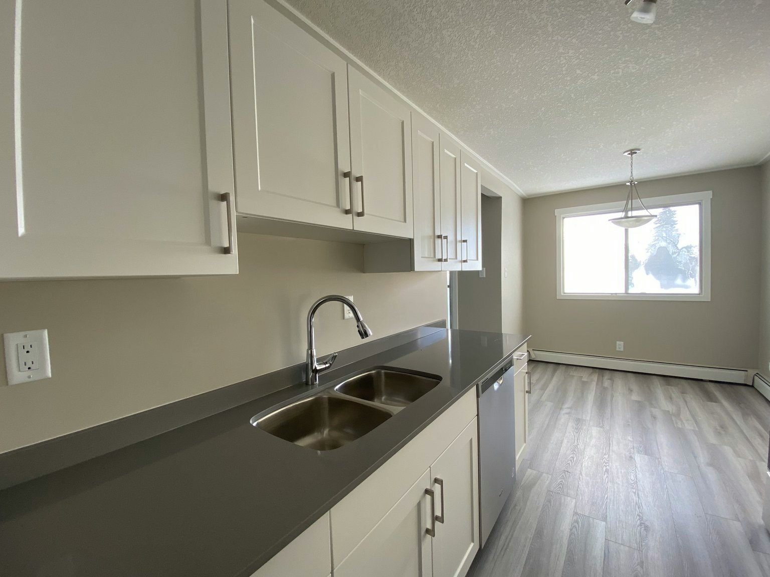 B48-4007 108th Street NW, Edmonton, AB, T6J 2L5 - 2