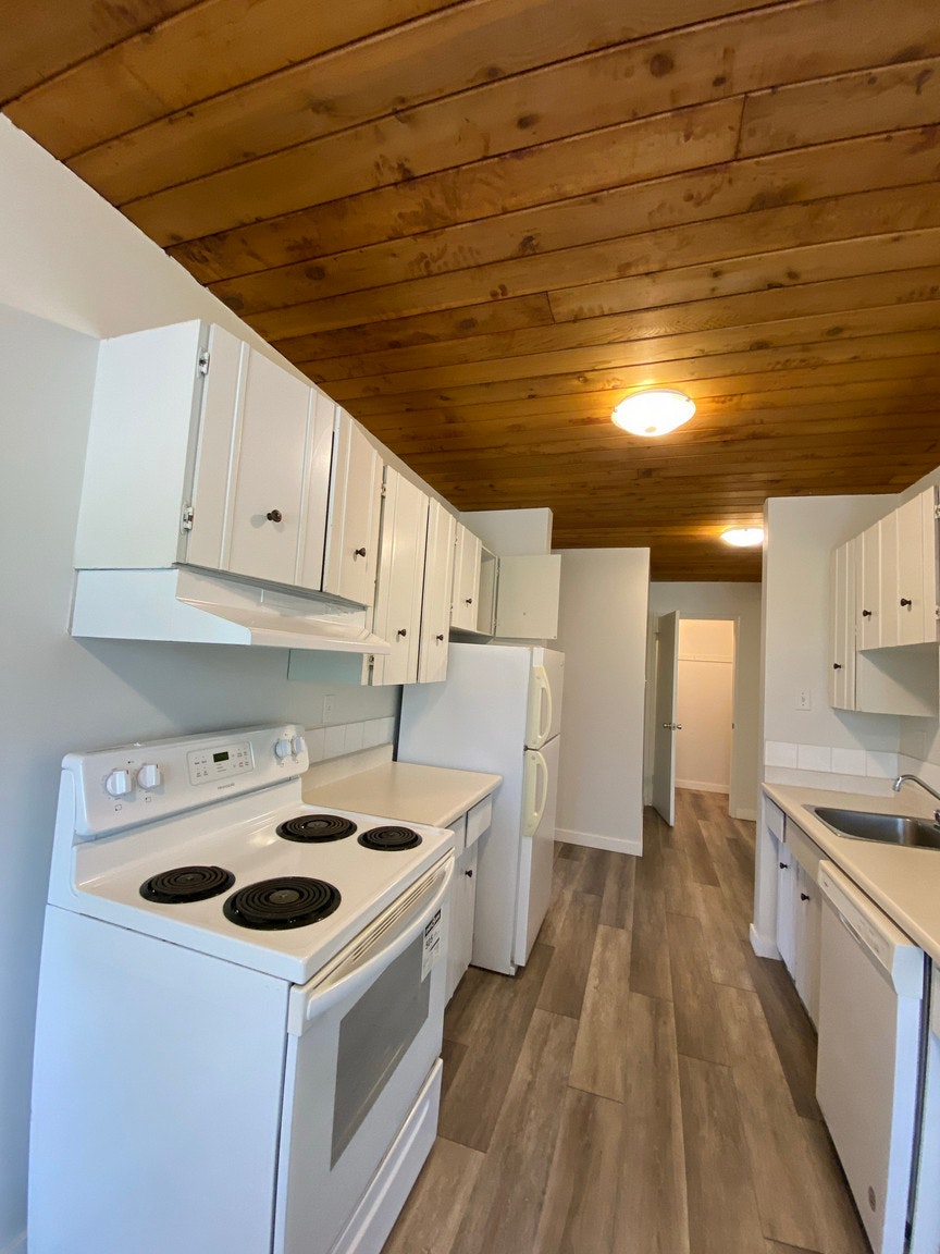 D143-4007 108th Street NW, Edmonton, AB, T6J 2L5