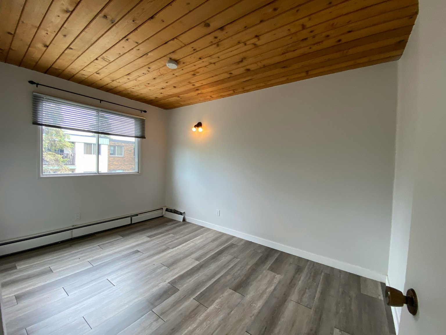 D143-4007 108th Street NW, Edmonton, AB, T6J 2L5 - 4