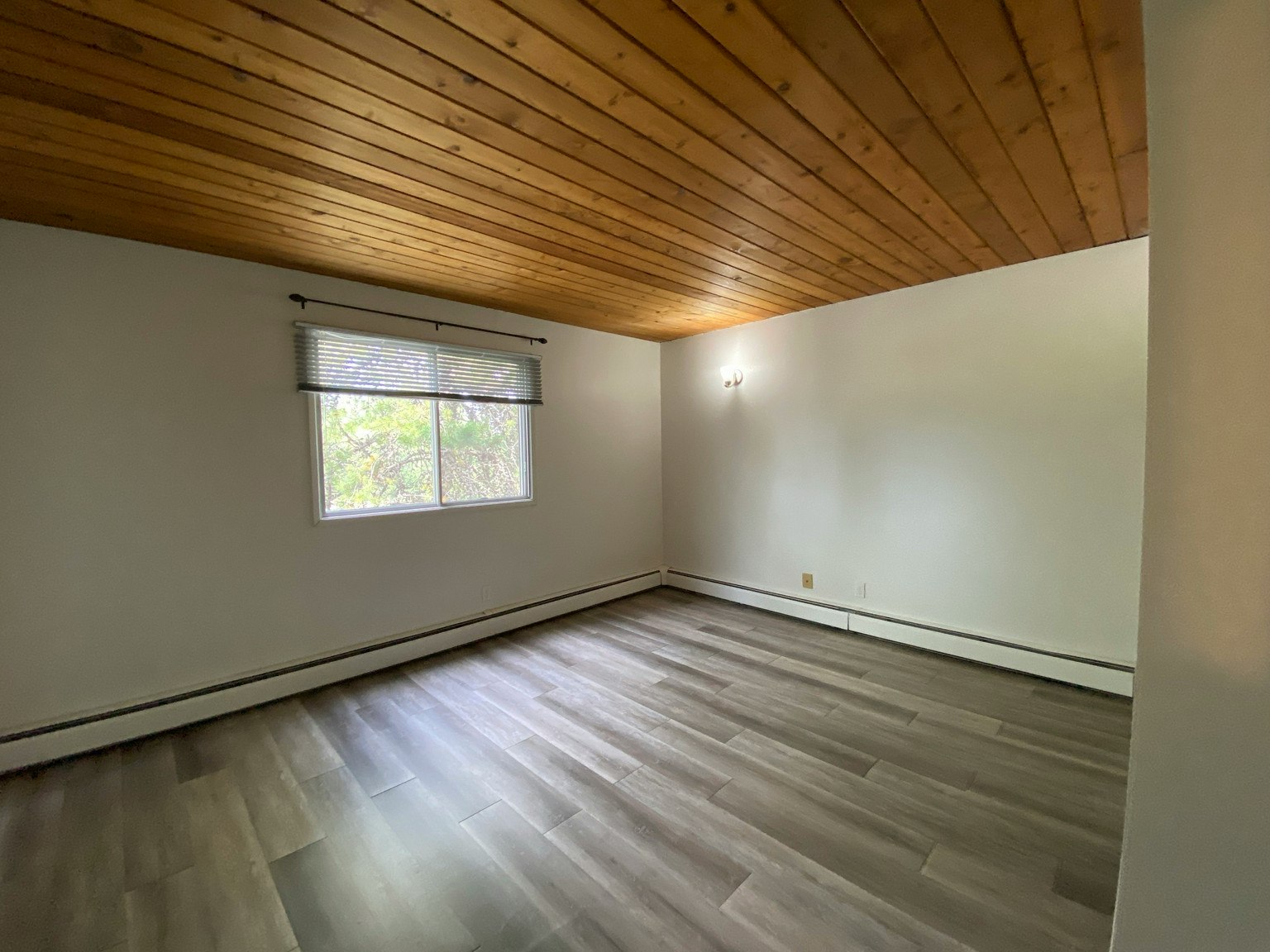 D143-4007 108th Street NW, Edmonton, AB, T6J 2L5 - 2