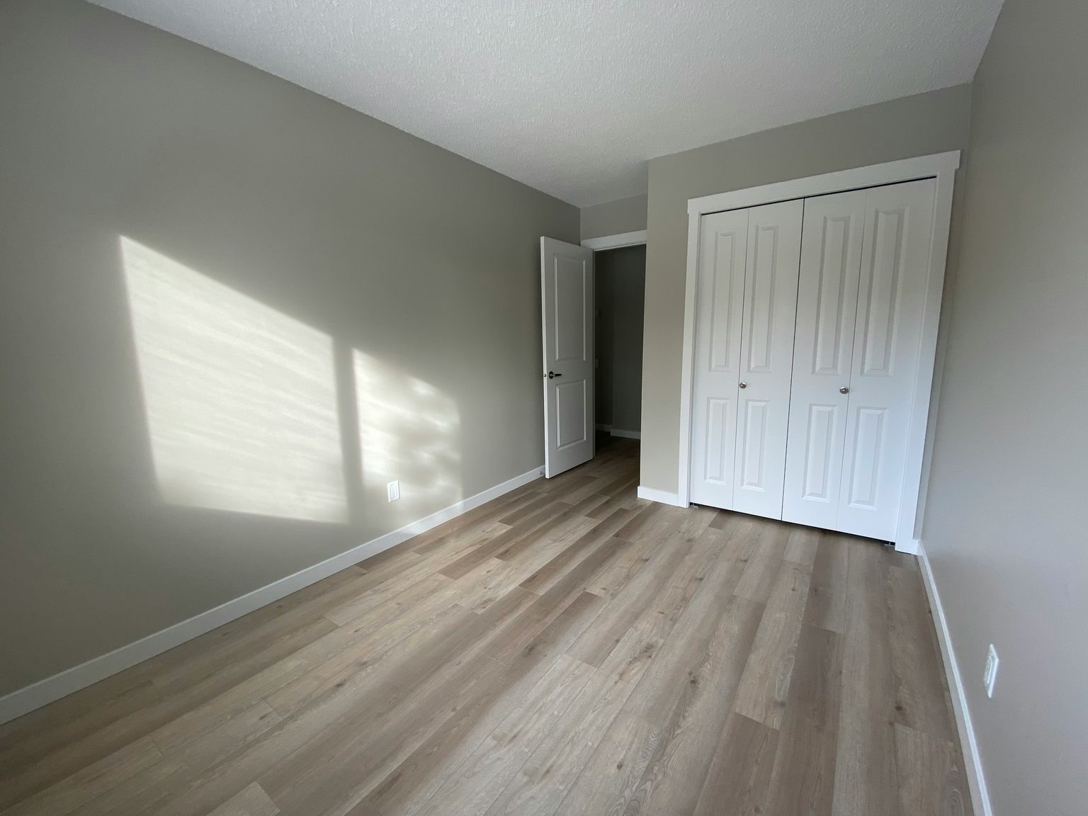 D146-4007 108th Street NW, Edmonton, AB, T6J 2L5 5