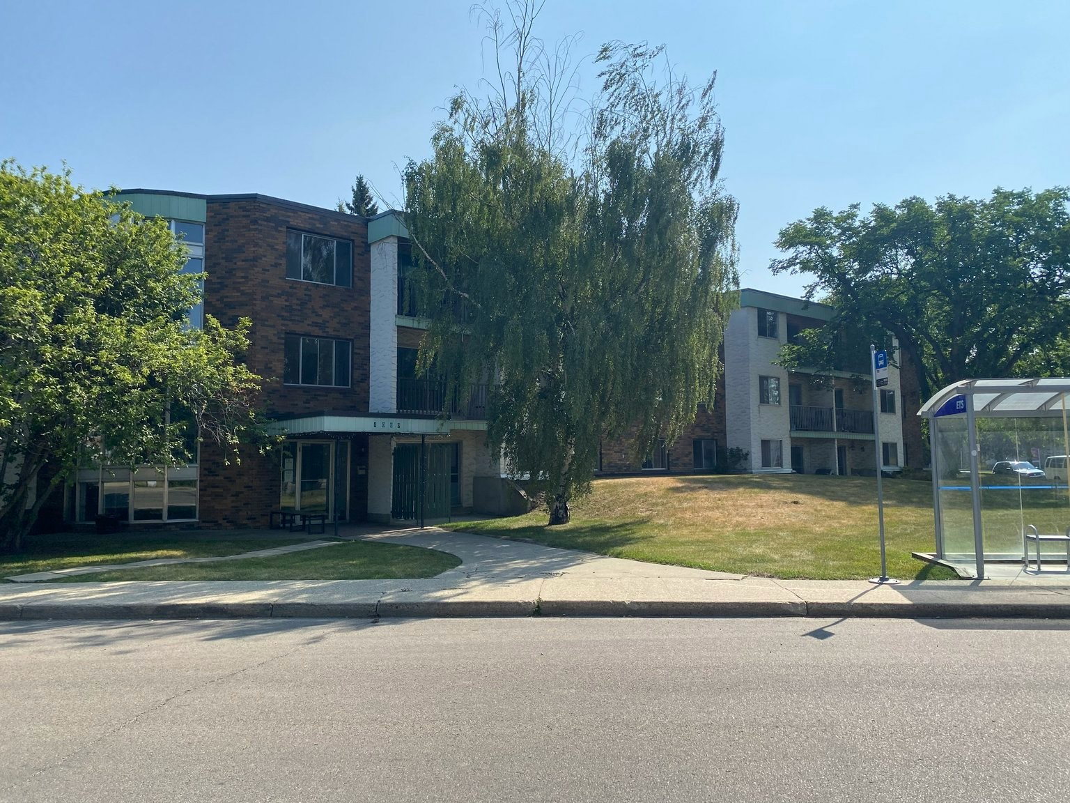 D160-4007 108th Street NW, Edmonton, AB, T6J 2L5 - 4