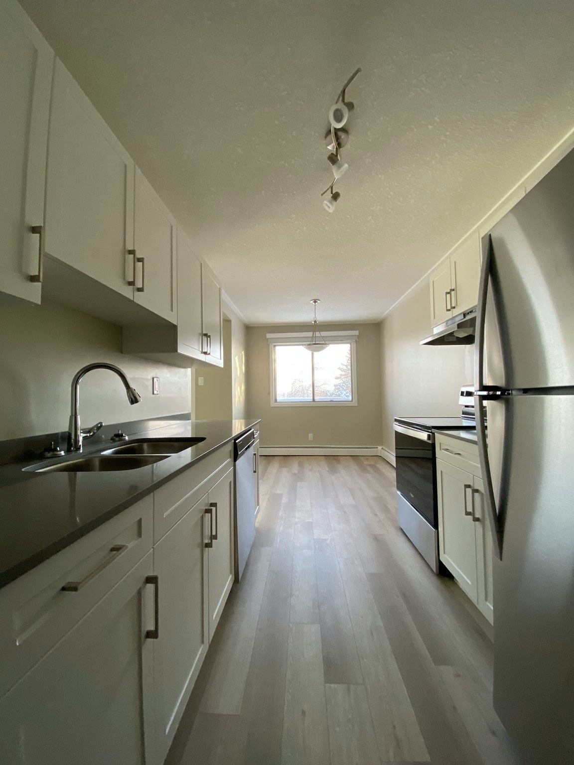 D162-4007 108th Street NW, Edmonton, AB, T6J 2L5 3