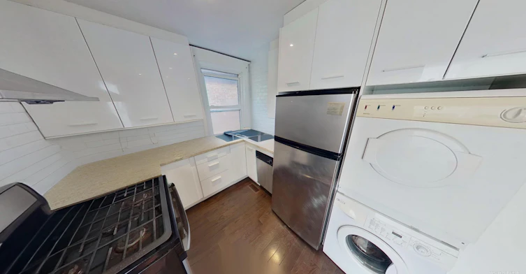 Apt 2-21 Rusholme Park Crescent, Toronto, ON, M6J 2E1 - 2