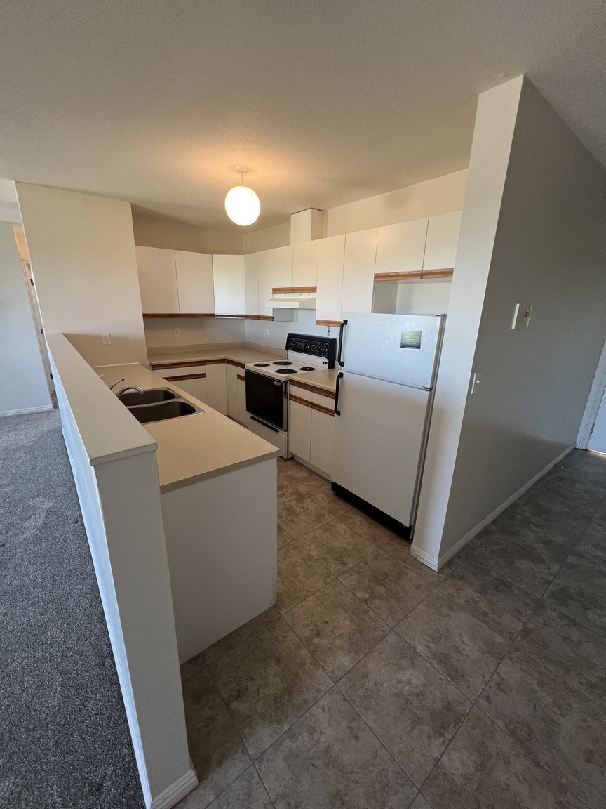 201-5520 53 Street, Wetaskiwin, AB, T9A 1R6 - 2