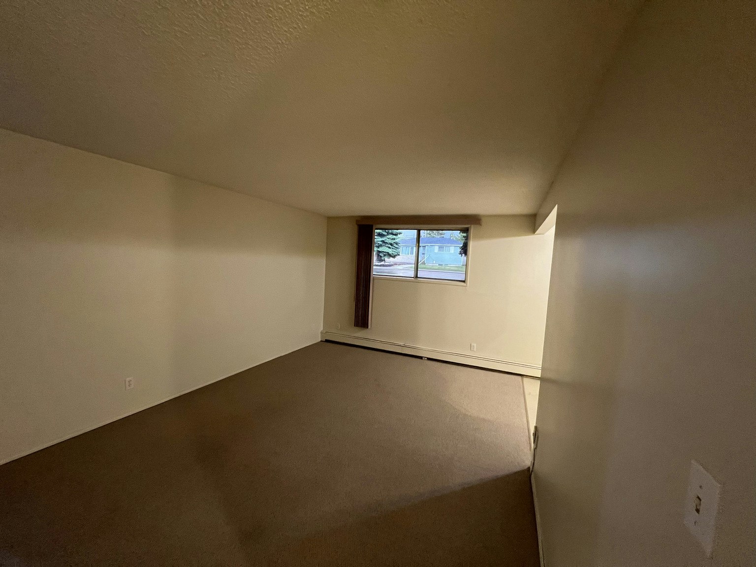 4024 114 Street, Edmonton, AB, T6J 1M6 - 3