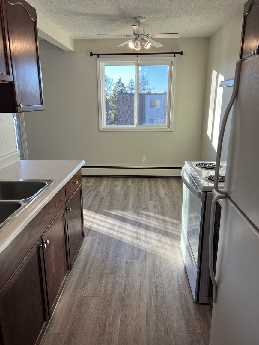 4024 114 Street, Edmonton, AB, T6J 1M6 - 2