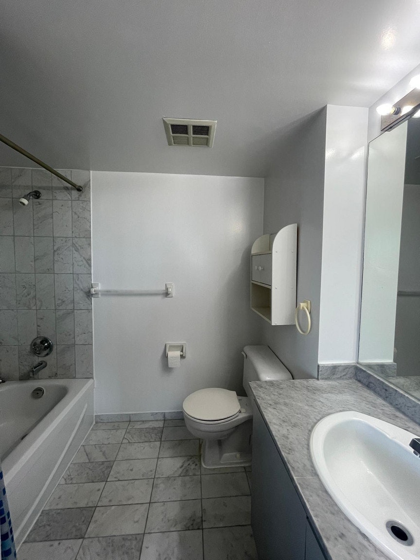 7 Concorde Place, Toronto, ON, M3C 3N4 - 2