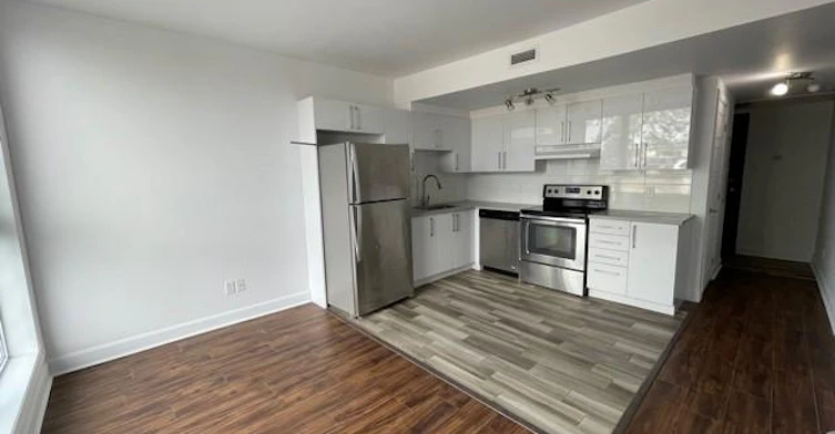 7070 Cote Saint Luc Road, Montréal, QC, H4V 1J4 - 12