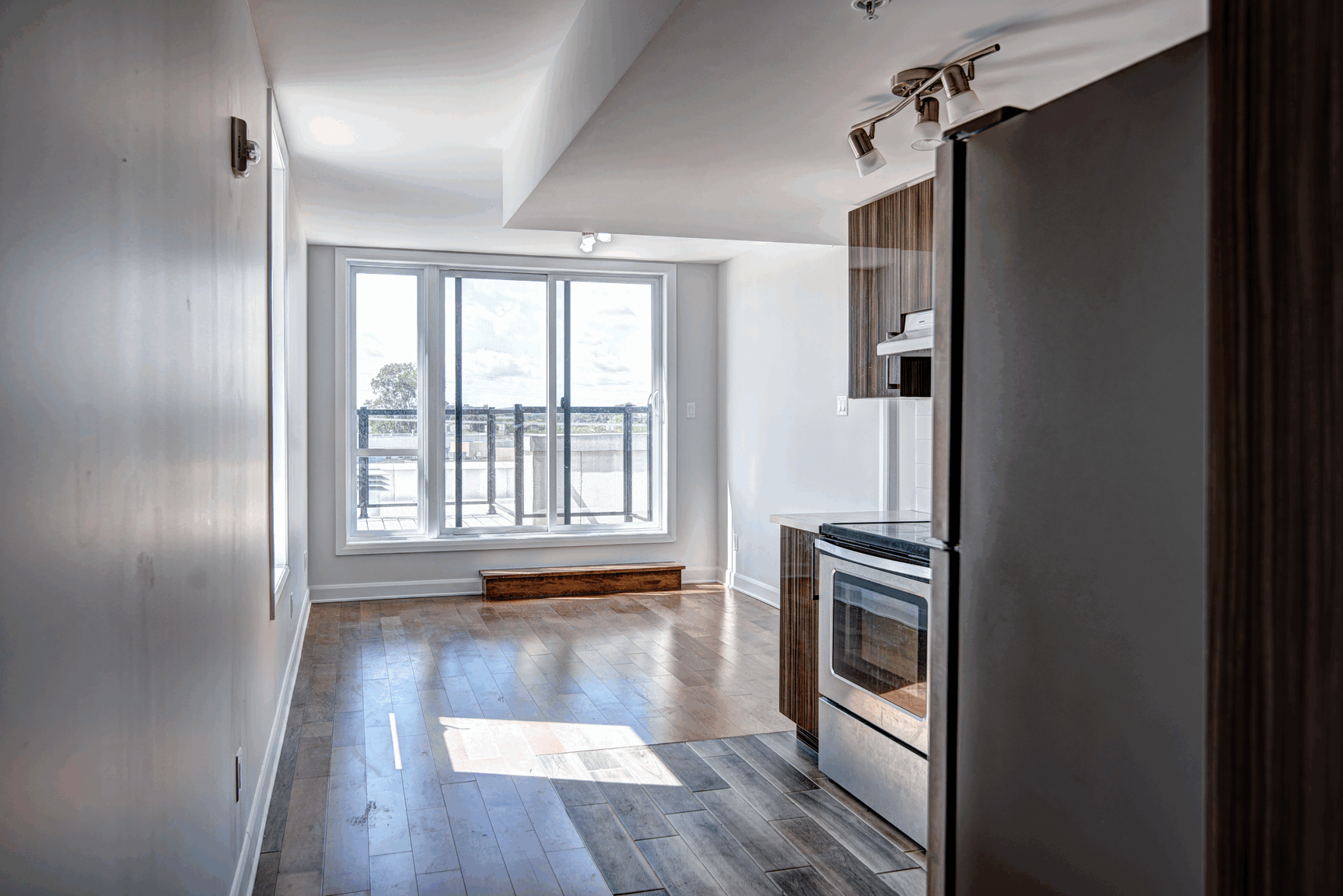 7070 Cote Saint Luc Road, Montréal, QC, H4V 1J4 - 3