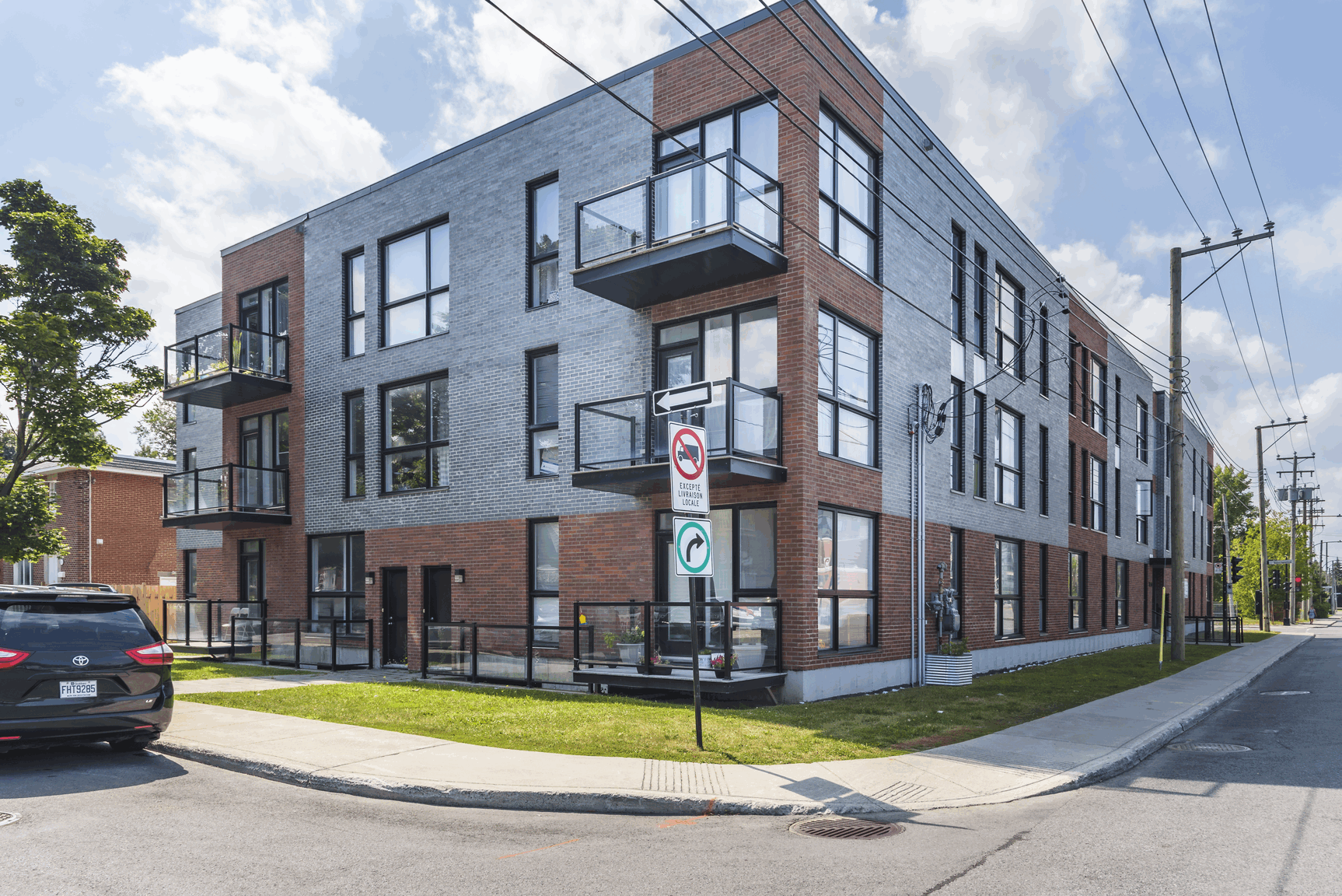 7070 Cote Saint Luc Road, Montréal, QC, H4V 1J4
