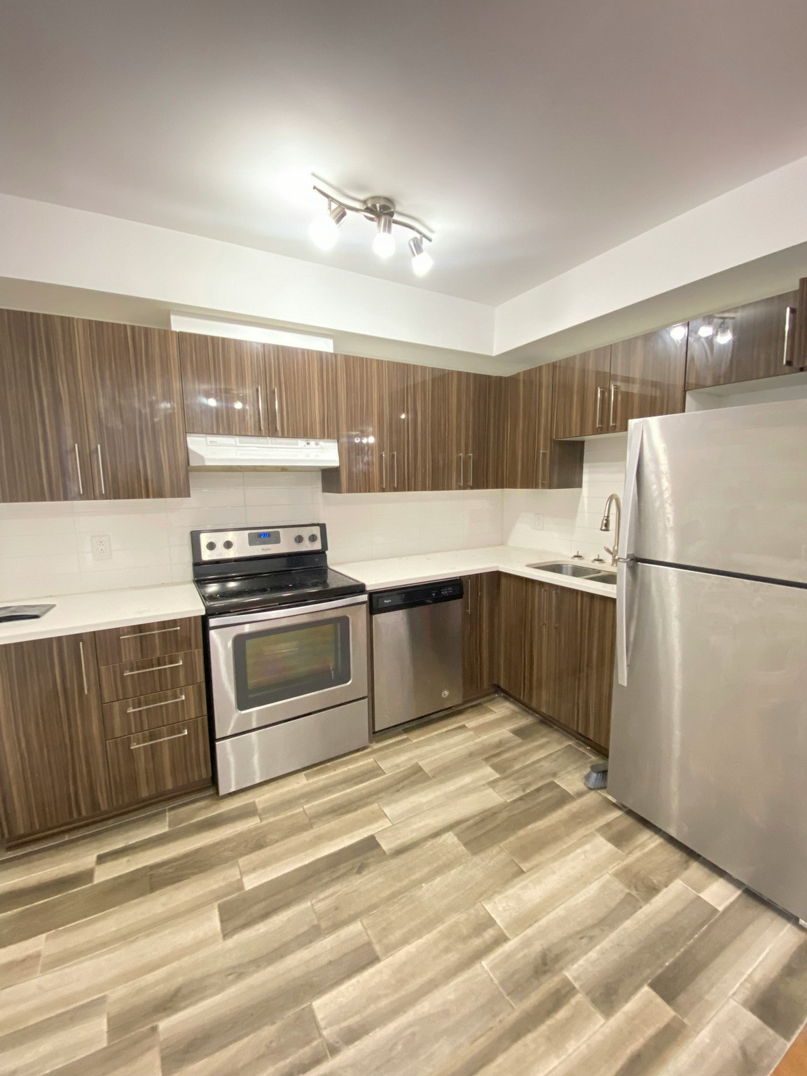 7070 Cote Saint Luc Road, Montréal, QC, H4V 1J4 - 2