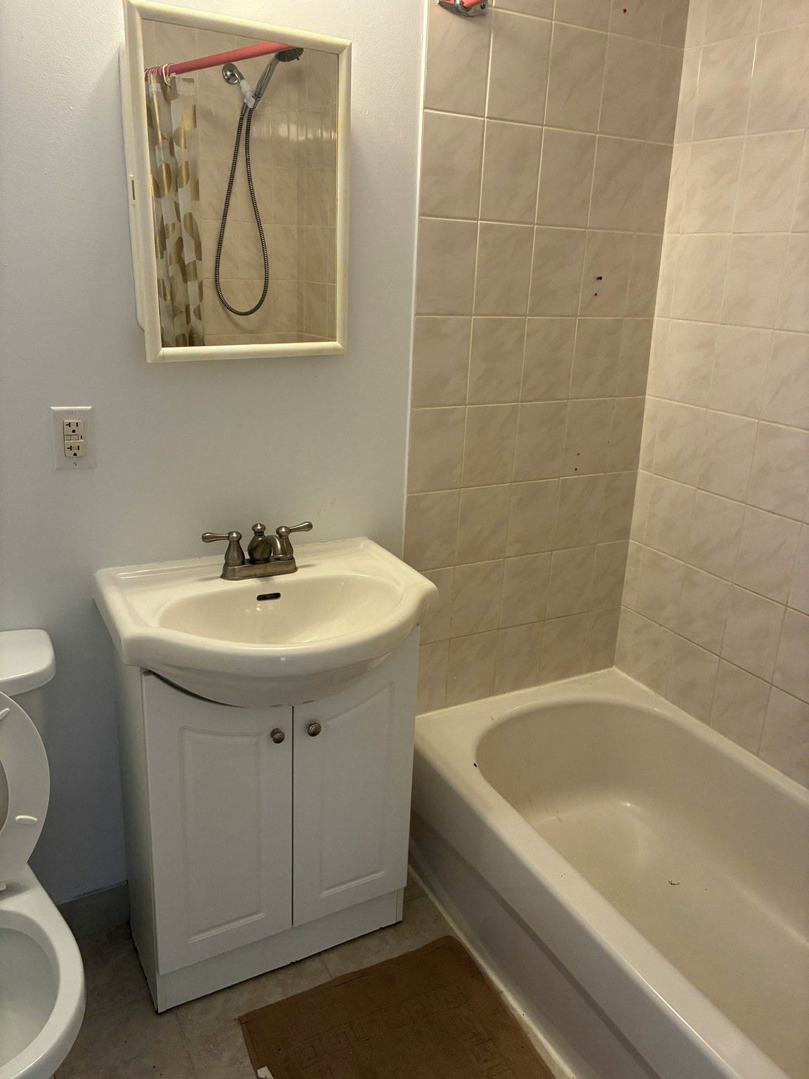 208-5475 Westminster, Côte-Saint-Luc, QC, H4X 2A4 - 2