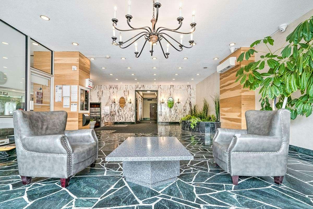 135 Sherbrooke Street East, Montréal, QC, H2X 1C6 - 4