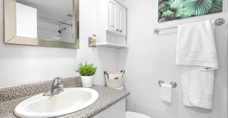 1 De La Belle Rive Place, Laval, QC, H7V 1B1 - 5