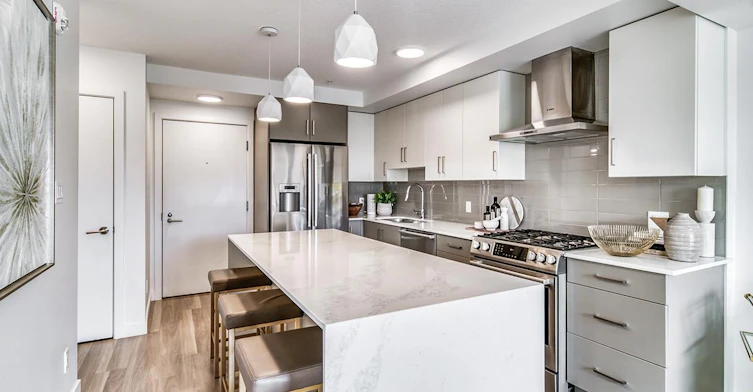 2107 34th Avenue SW, Calgary, AB, T2T 2C5