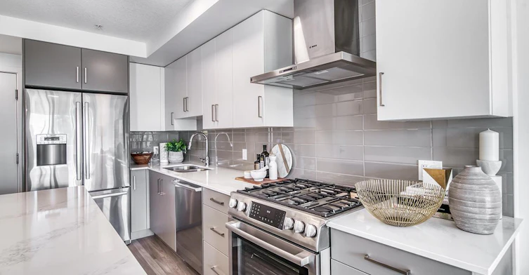 2107 34th Avenue SW, Calgary, AB, T2T 2C5 - 4