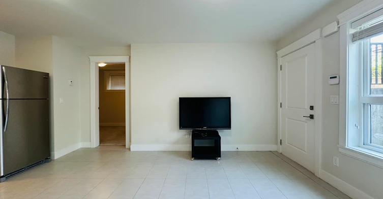 BASEMENT-4473 Oxford Street, Burnaby, BC, V5C 1E3 - 4