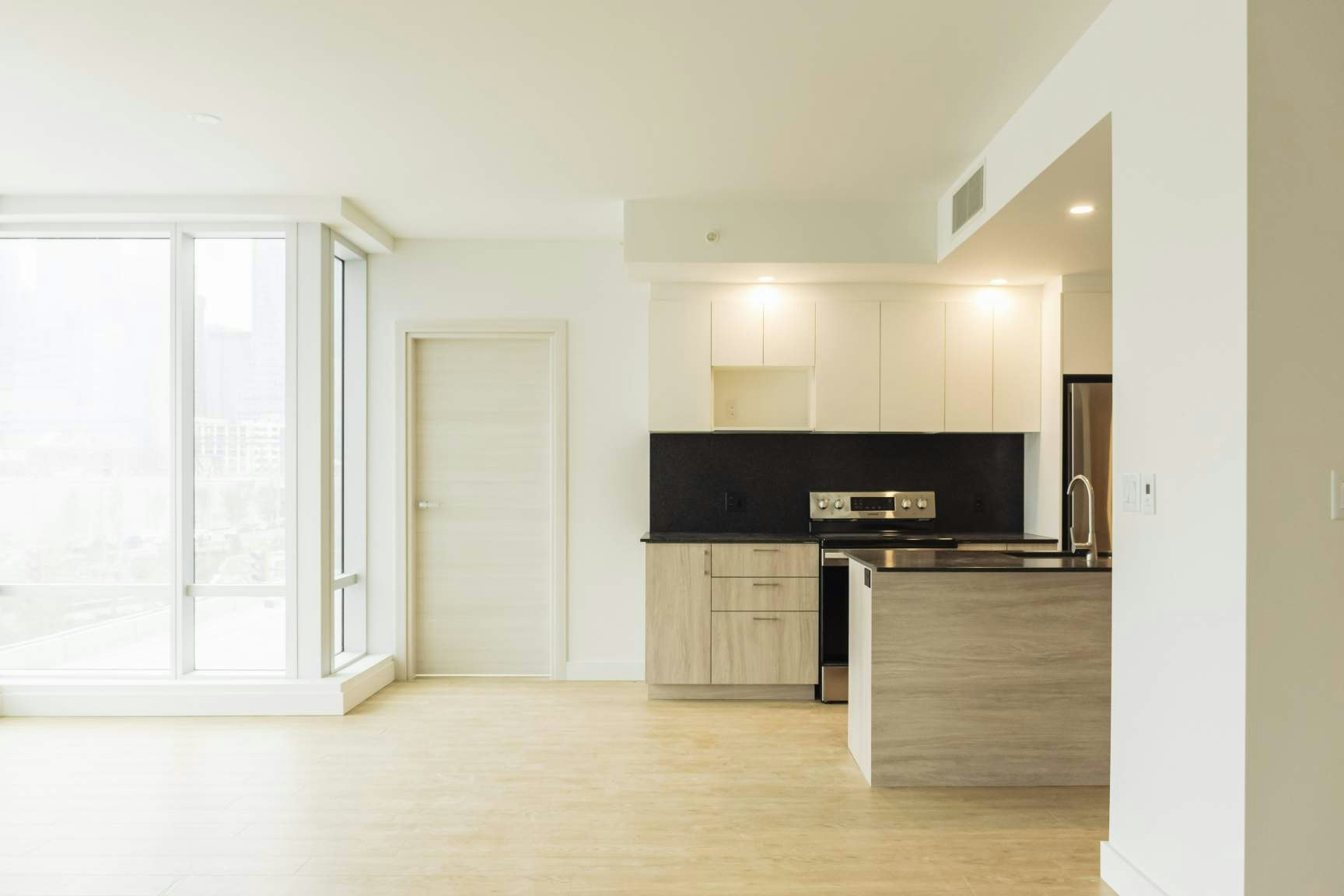 706-790 William Rue, Montréal, QC, H3C 0Y4