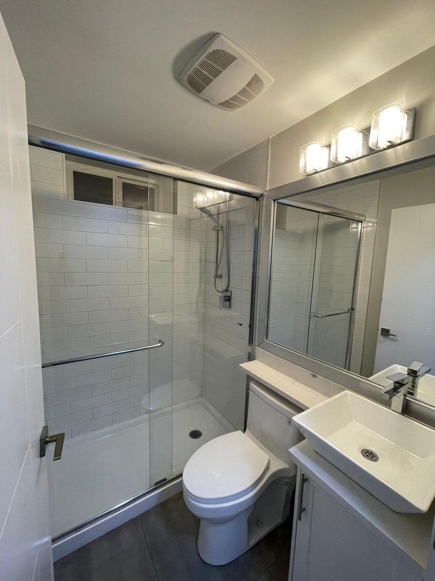 3065 E 8th Avenue, Vancouver, BC, V5M 1X4 - 2