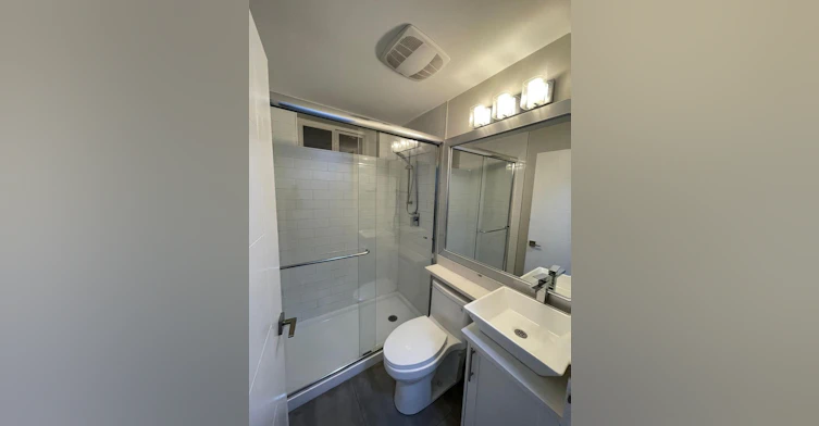 3065 E 8th Avenue, Vancouver, BC, V5M 1X4 - 2