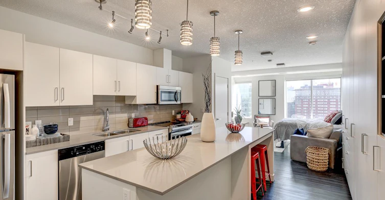 X11-10045 111 Street NW, Edmonton, AB, T5K 2M5 - 5