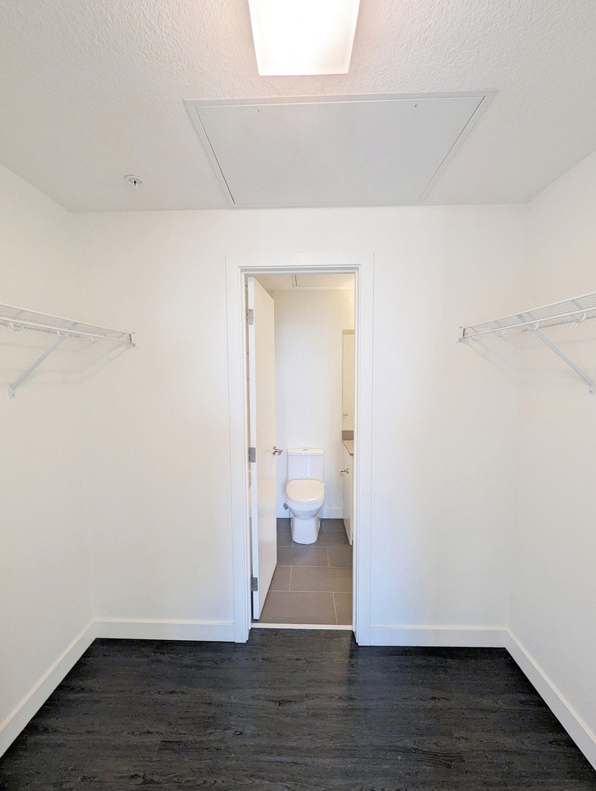X04-10045 111 Street NW, Edmonton, AB, T5K 2M5 - 12