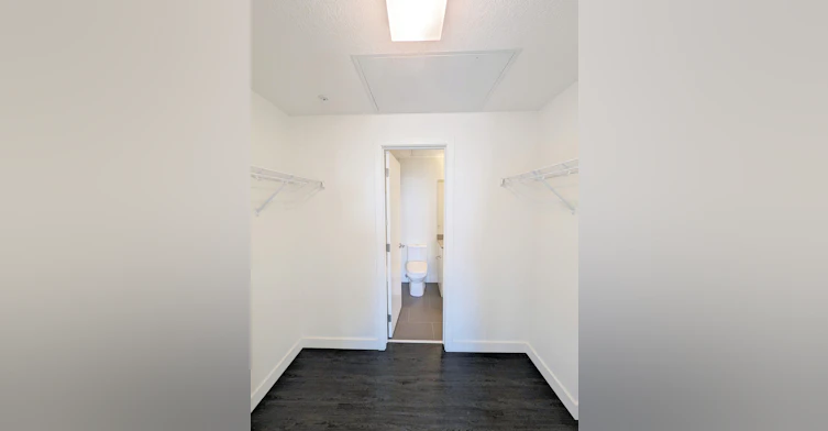 X04-10045 111 Street NW, Edmonton, AB, T5K 2M5 - 12