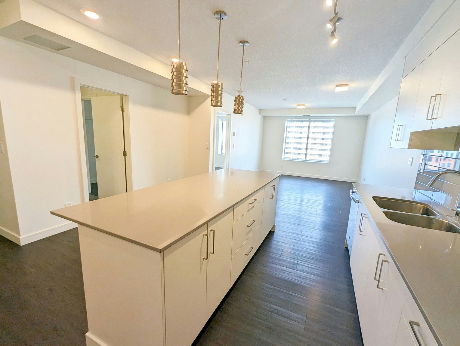 X04-10045 111 Street NW, Edmonton, AB, T5K 2M5 - 3