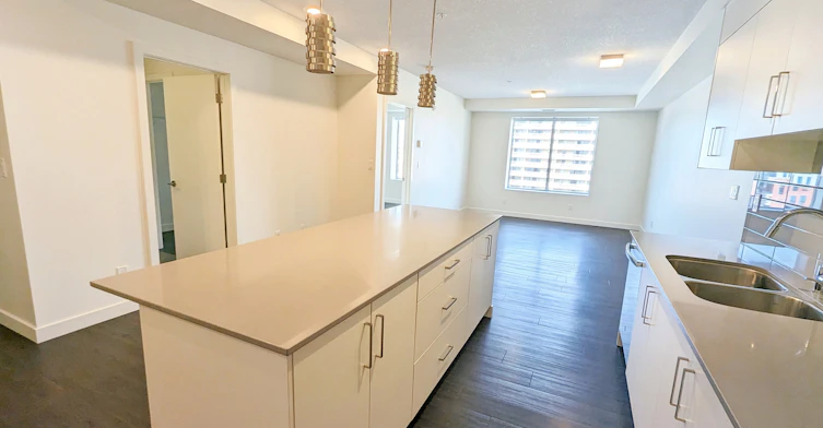 X04-10045 111 Street NW, Edmonton, AB, T5K 2M5 - 3